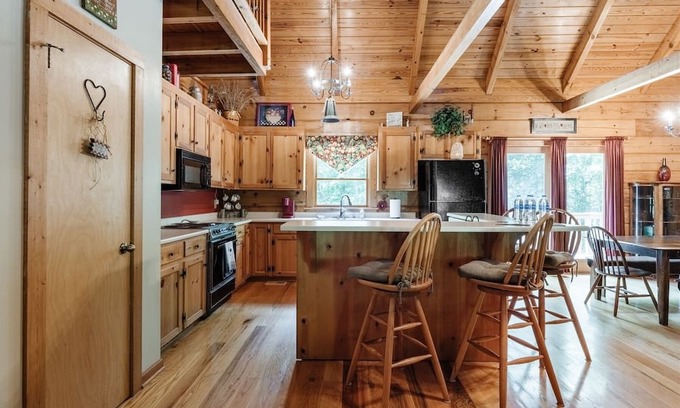 Greenville - Spartanburg Cabina | Neely Cabin Near DT Greenville | 3 Bed, 2 Bath