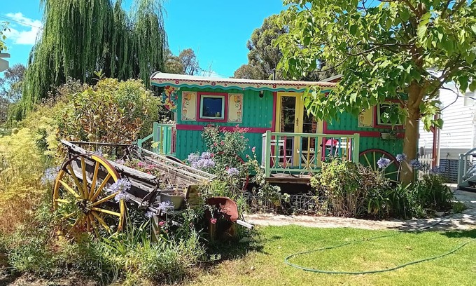 Balingup Cabina | Stay in a Peacefull'friendly quiet village of Balingup wa . explore many things