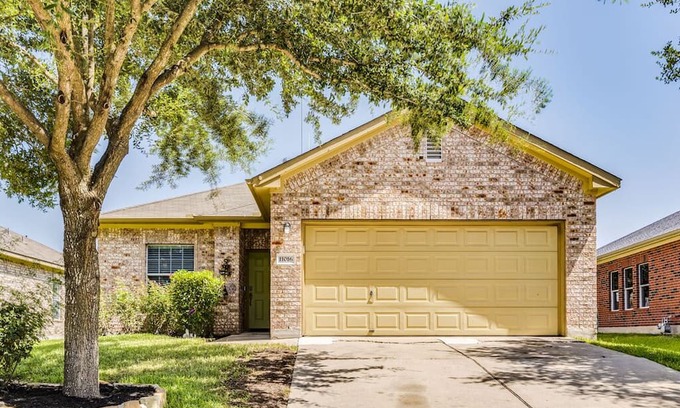 Pioneer Crossing Casa | Sweet home 1 King +1 pull out bed & 2 Queen beds in +1 pull out bed
