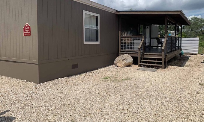 Hondo Cabina | Hill Country Ranch House