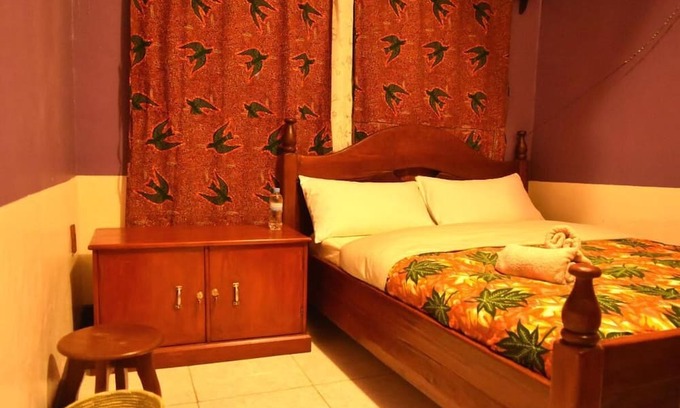 Musanze Cama Y Desayuno | Amahoro Guest House - Single Room With Shower