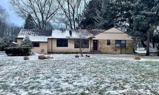 Cleveland Casa | Beautifully Renovated Ranch minutes from everything located in Mayfield Heights