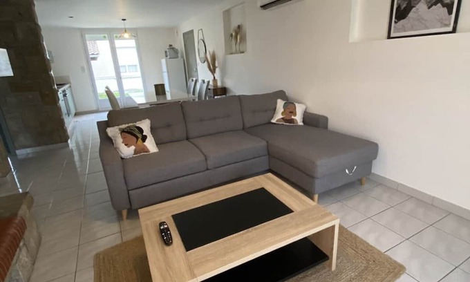 Saix Apartamento | Appartement Tout Équipe Avec 2 Chambres et Jardin