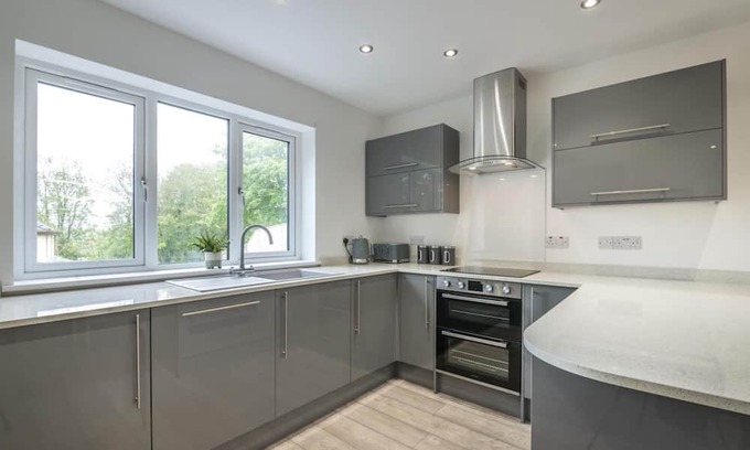Pembroke Dock Casa | Martello View - 3 Bedroom Holiday Home - Llanreath