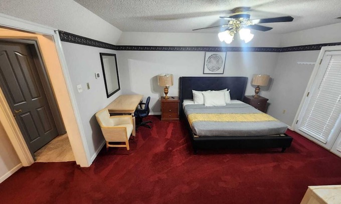 Olive Branch Casa | Southern Large Lake Front Custom Estate, Sleeps 16