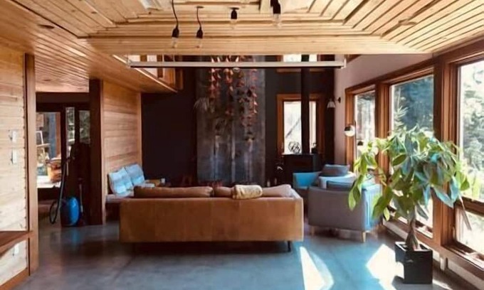 Bowen Island Casa | Retreat House with Lake & Mountain Views on Bowen
