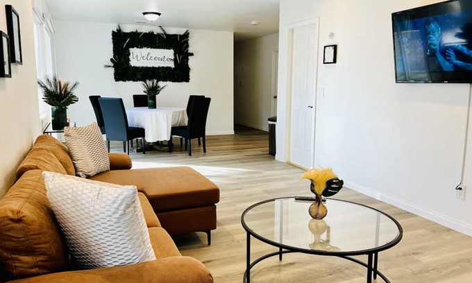 Rancho Cucamonga Casa | Relaxing Rancho Cucamonga Home, sleeps 6, full kitchen, great location!
