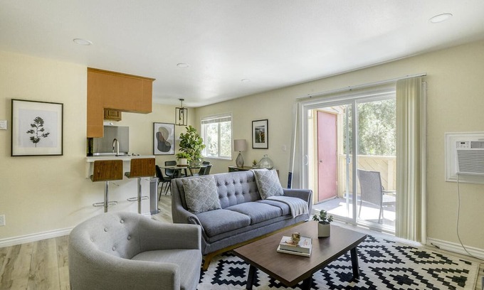Fremont Apartamento | Airy Fremont 2BR w/ Elevator & A/C, nr BART & Restaurants, by Blueground
