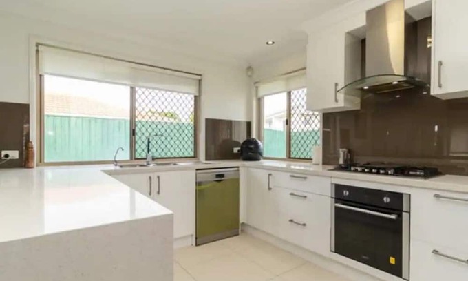 Calamvale Casa | Home away from Home