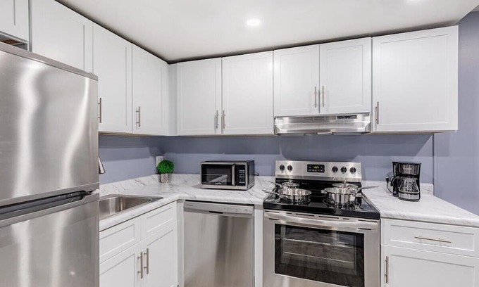 Towson Apartamento | Heart of Towson *Parking*Gym*Pool*Gym*Smart TV