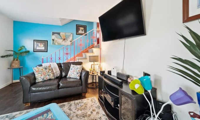Mayfield Heights Casa | Colorful and Charming 3b 1b
