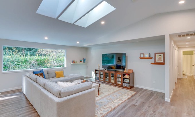 Sudden Valley Casa | Charming Bellingham Home: Backyard, Walk to Beach!