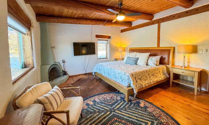 Taos Casa | Cozy South West Charm, Pet Friendly Home