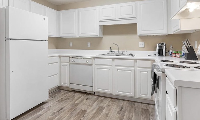 Pearl River Apartamento | Modern Apartment in Prime Location (ID1402X064)