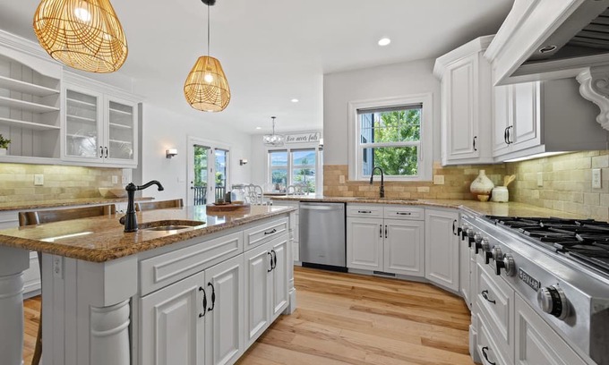 Midway Casa | Big home close to Park City, Sundance skiing, mountain biking, trails and lakes.