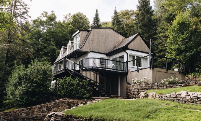 Val Morin Chalet De Esquí | Luxury Chalet in luarentides with Beautiful Views | HotTub | Sauna | Steam Room
