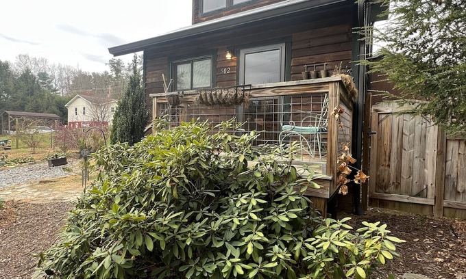 Mars Hill Casa | Tiny Home in Mars Hill with outdoor sauna , 15 min from downtown Asheville