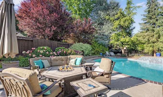 Eagle Casa | Spacious Eagle Home with Hot Tub