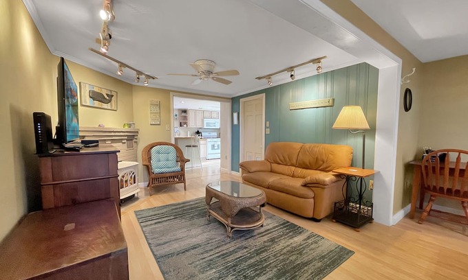 Hampton Cabaña | This fully furnished beach cottage is the perfect summer escape!
