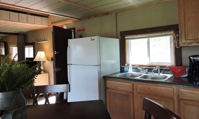 Malaga Cabina | Lazy Daze Cabin at Sparkman Lake