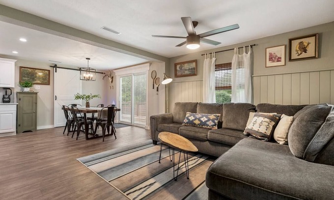 Rogers Casa | Cozy house near Beaver Lake & Hobbs State Park