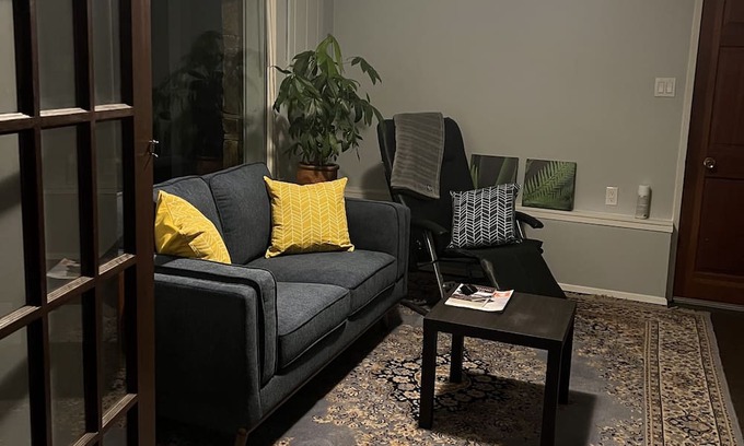 Central Kootenay Apartamento | Longbeach Suite- in the woods above Kootenay Lake, a nature lovers delight.
