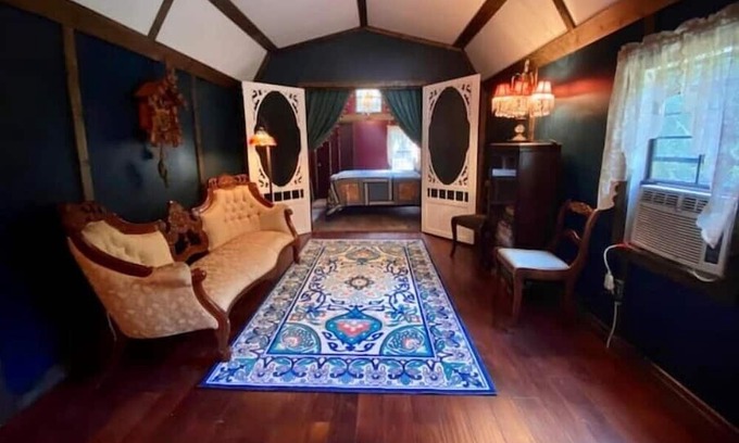 Live Oak Otro | Luxurious, Off Grid, glamping, secluded on 43acres