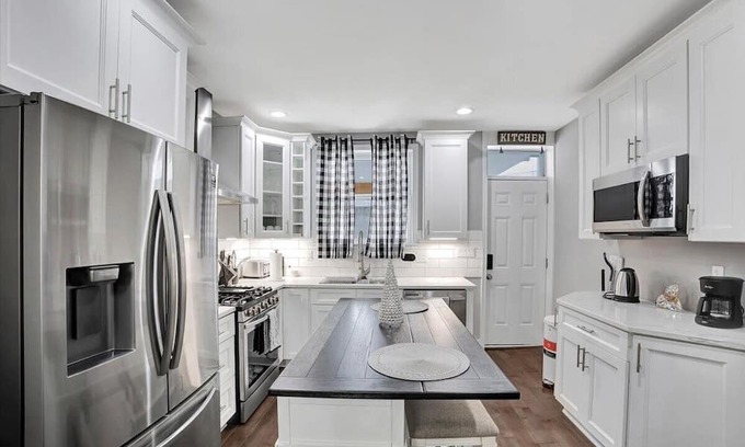 Downtown Baltimore Casa | Fully furnished Luxury Townhome with Rooftop in the Heart of Baltimore City.