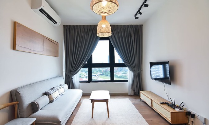 Taman Pertama Apartamento | A Comfy 3BR Apt Near Sunway Velocity, FREE Parking