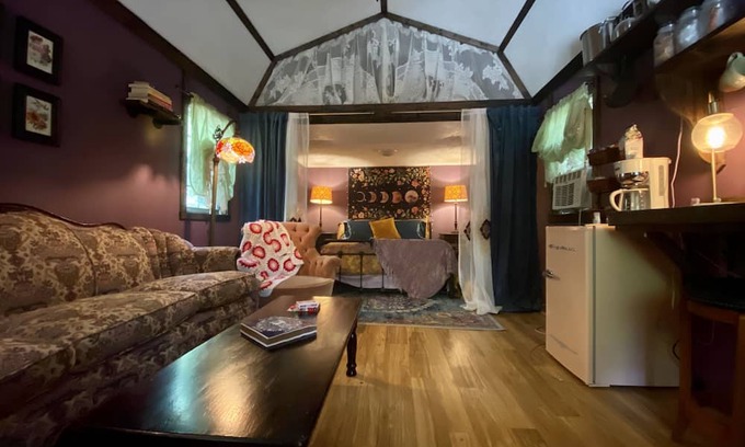 Live Oak Cabina | Whimsical Off-Grid Cottage in the Woods