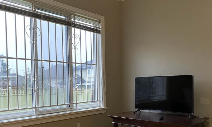 Fleetwood Apartamento | Quite, clean and separate suite