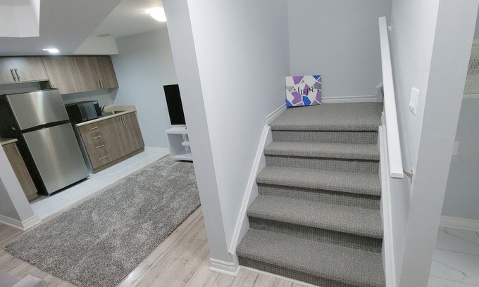 Brampton Apartamento | Beautiful unique basement apartment. Quick Access to Greater Toronto Area GTA.