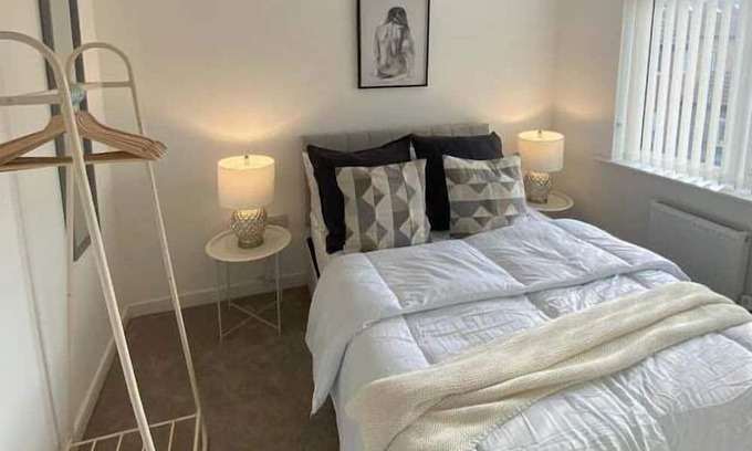 Newport Casa | Temper Mill (3 BR, Garden & FREE parking)