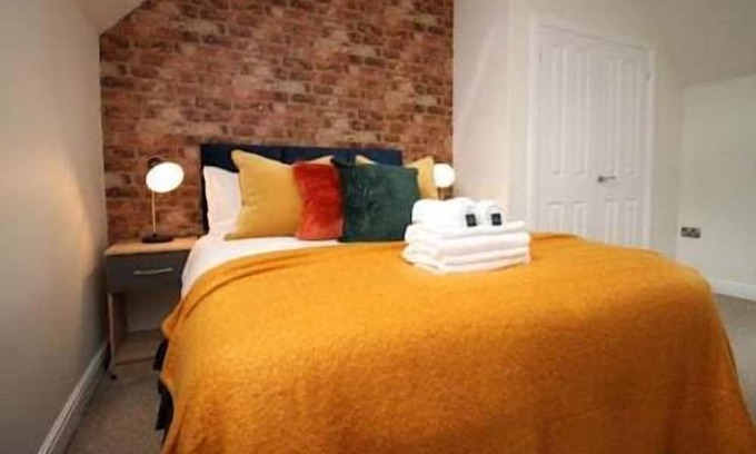 Llantarnam Casa | John Fielding (5BR, Free parking)