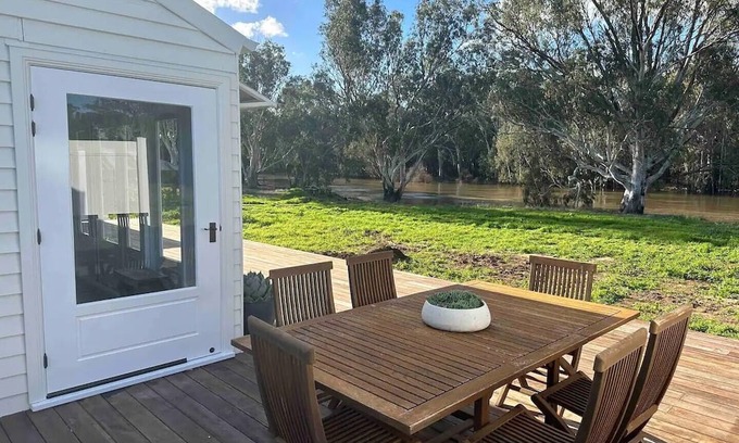 Darlington Point Cabina | The River Cabin