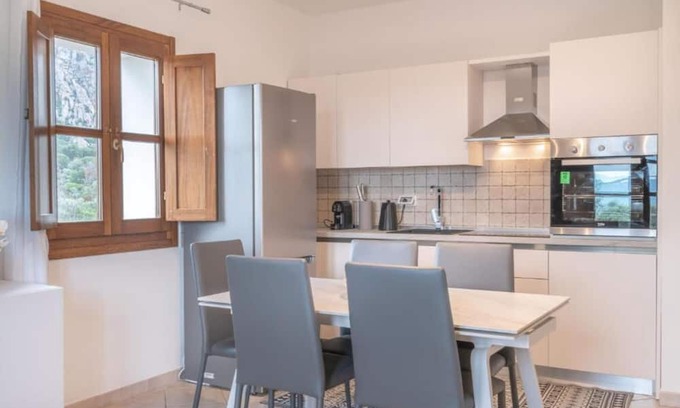 San Pantaleo Apartamento | Apartment 'Appartamento Mountain View' with Mountain View, Wi-Fi and Air Conditioning