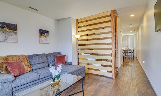 Raynolds Addition Casa | Albuquerque Townhome w/ Rooftop Deck & Gas Grill!