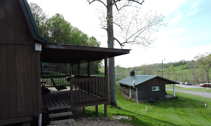 Malaga Cabina | Rustic Cabin at Sparkman Lake