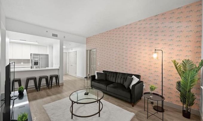 Charlotte Center City Apartamento | Pink Apt - Walk Everywhere!