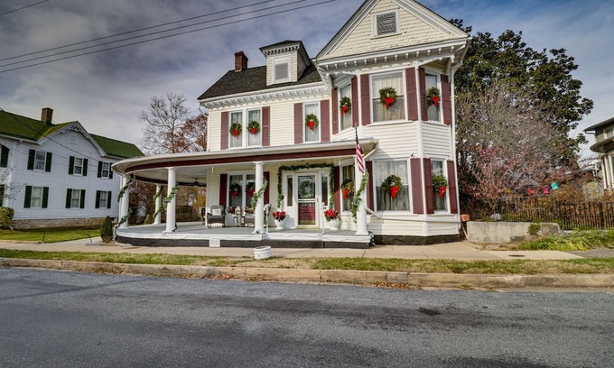 Edinburg Casa | Historic Downtown Edinburg Home Near Stoney Creek!