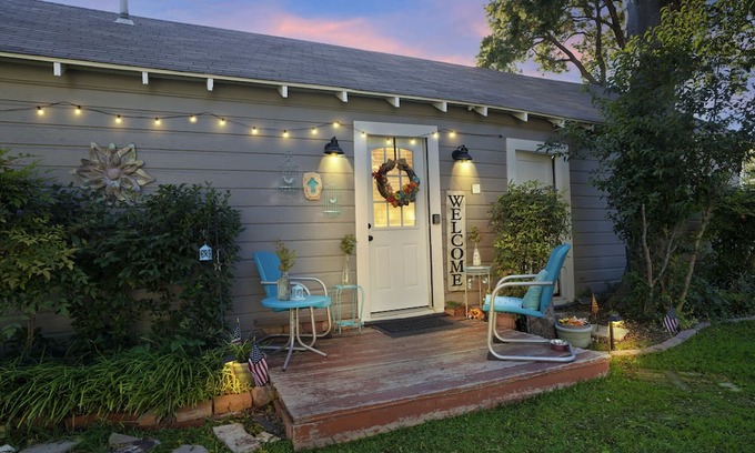 Waxahachie Cabaña | Entire Cozy Cottage w/ Private Parking - Pet-friendly, too! by RedAwning