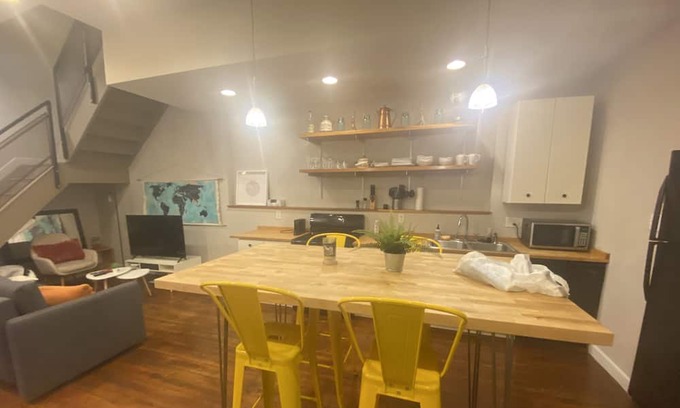 Pendleton Condominio | Peaceful Getaway Queen Bed & Free Heated Garage Parking