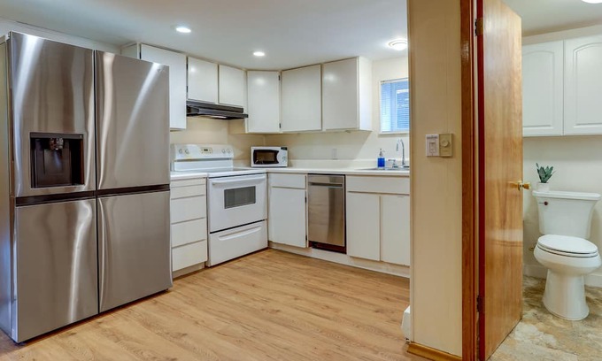 Seaview Apartamento | Charming & Cozy Seattle Apartment w/ Fireplace!