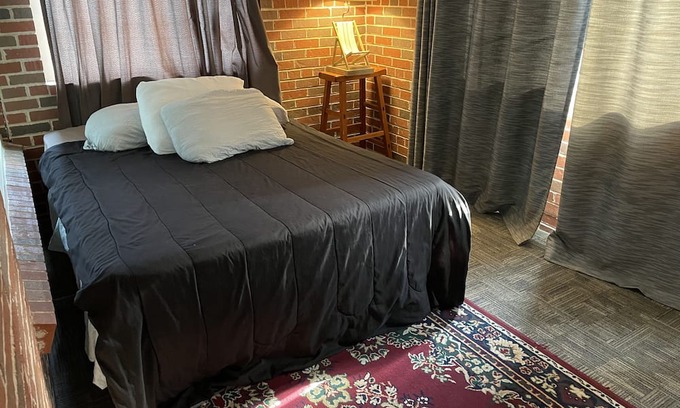 Lindenwood Park Condominio | 3,400 sq ft condo near The Hill / Shrewsbury / Forest Park