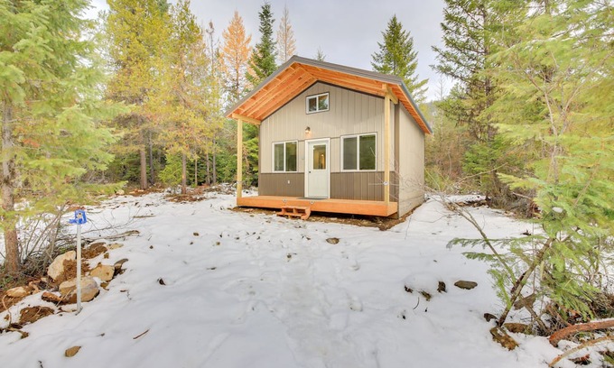 Libby Cabina | Horse-Friendly Libby Cabin Near Hiking + Skiing!