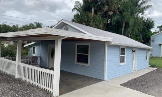 Stuart Apartamento | 2 Bedroom 737085 by Houzlet