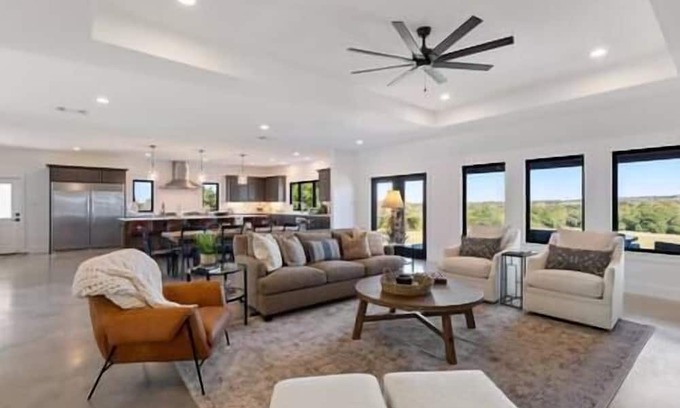 La Grange Casa | La Grange Modern Farmhouse, breathtaking views!