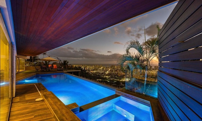 Makiki Casa | K B M Resorts: Waikiki Hilltop House 5 Bed/4.5 Bath with Sweeping Ocean and Waikiki City Views