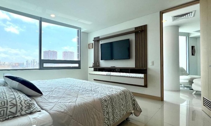 Riomar Casa | Luxury Apartment Hilton WI-FI, TV, Pool and Gym