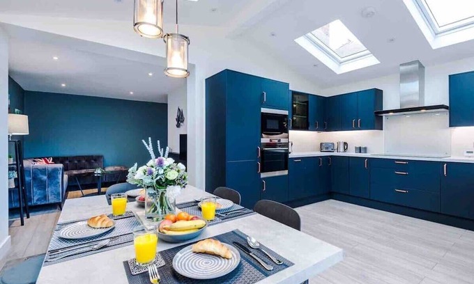 Trafford Casa | SLD Altrincham Spacious 3 Bedroom House